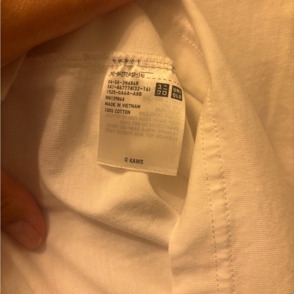 KAWS x Uniqlo Men’s Short Sleeve Exclusive Companion White/Pink - Picture 3 of 6
